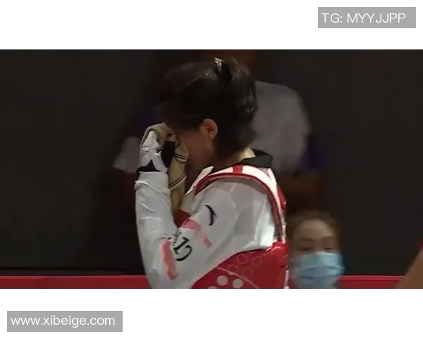 中国选手打破亚洲跳远纪录，教练当场落泪